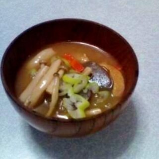 我が家の、野菜たっぷりけんちん汁。